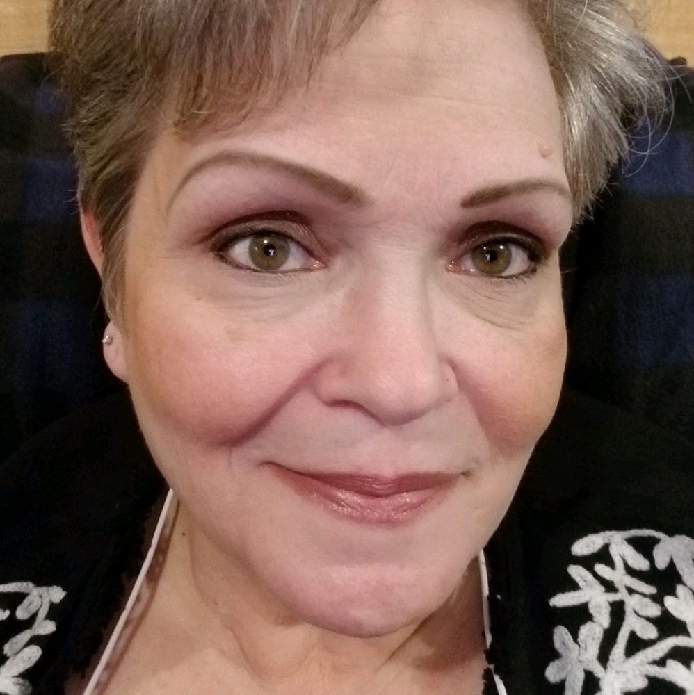 Meet your Posher, Cynthia